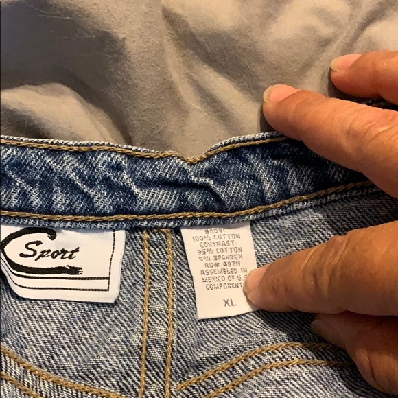 Maternity jean shorts - Picture 3 of 3